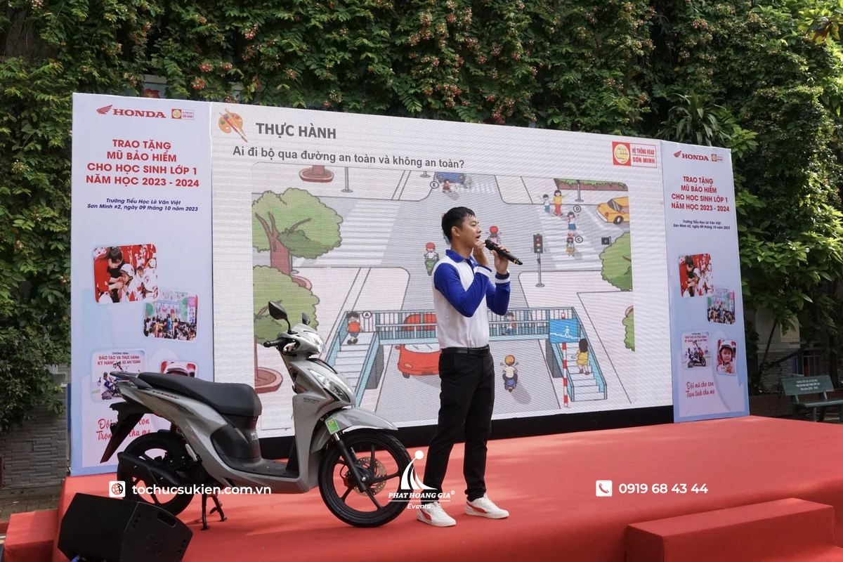 Backdrop kết hợp màn hình LED trong sự kiện