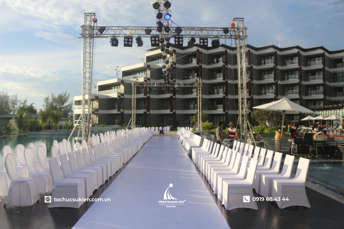 Toàn cảnh hậu trường setup trước giờ diễn ra liveshow tại TP.HCM