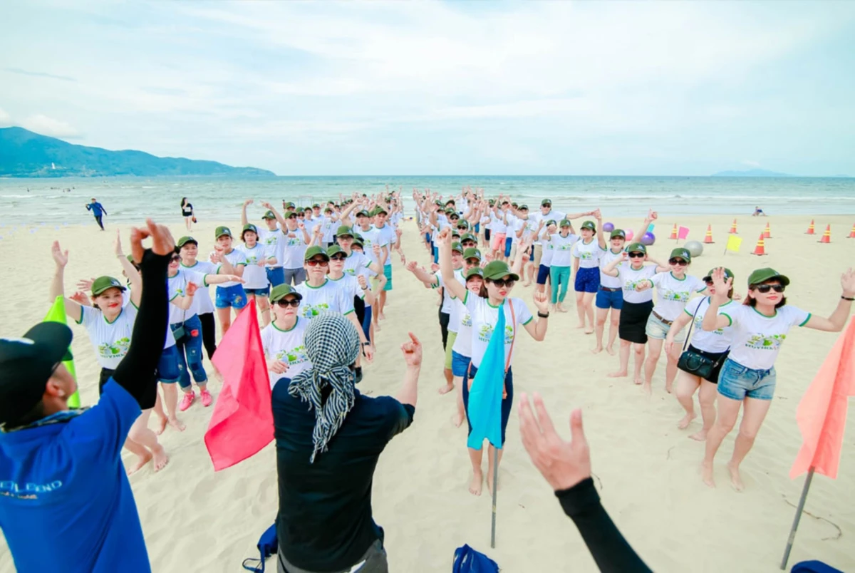 Team Building là gì? Hoạt động team building ngoài trời tại bãi biển