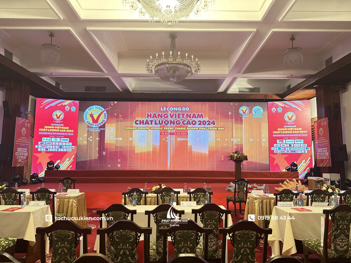 Backdrop sự kiện dạng màn hình LED giúp truyền tải nội dung chương trình một cách rõ ràng chuyên nghiệp.
