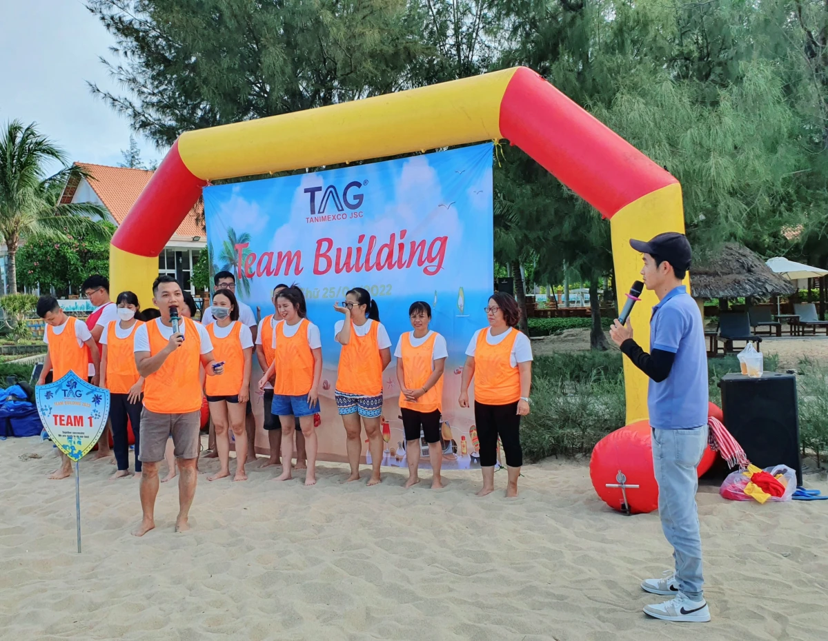 Hoạt động tổ chức team building ngoài trời do PHG triển khai.