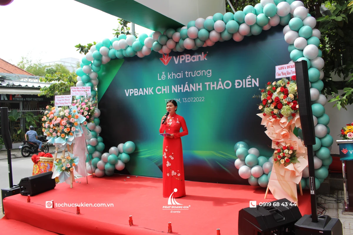 Toàn cảnh người dẫn chương trình tại sự kiện khai trương tại TP.HCM.