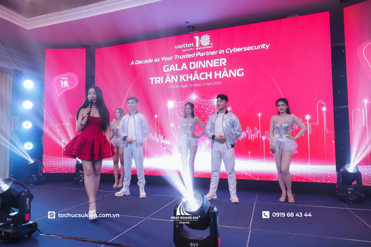 Đêm gala tri ân khách hàng với màn hình LED hiện đại và ánh sáng chuyên nghiệp