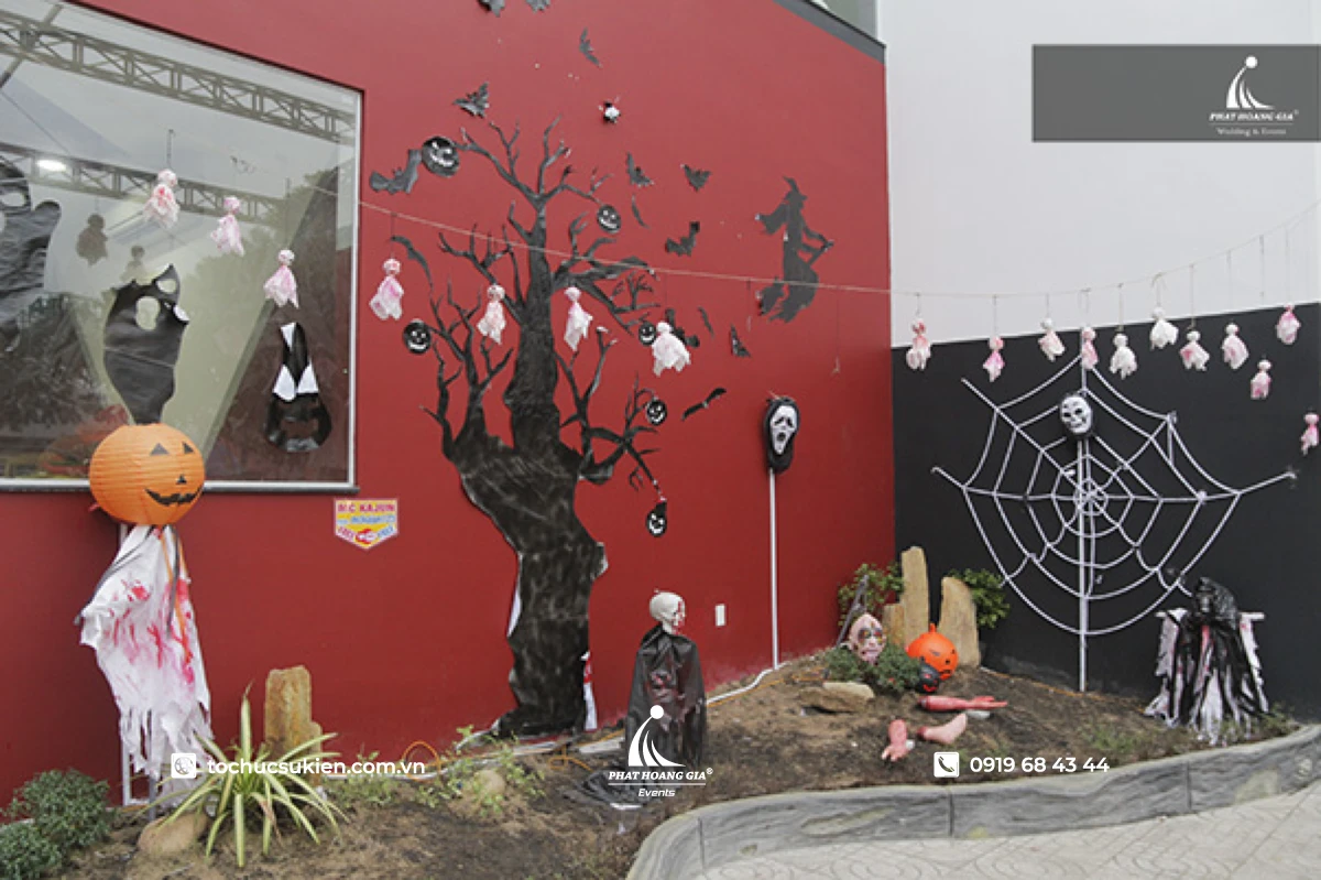 Góc check-in ma mị giúp khách mời trải nghiệm lễ halloween.