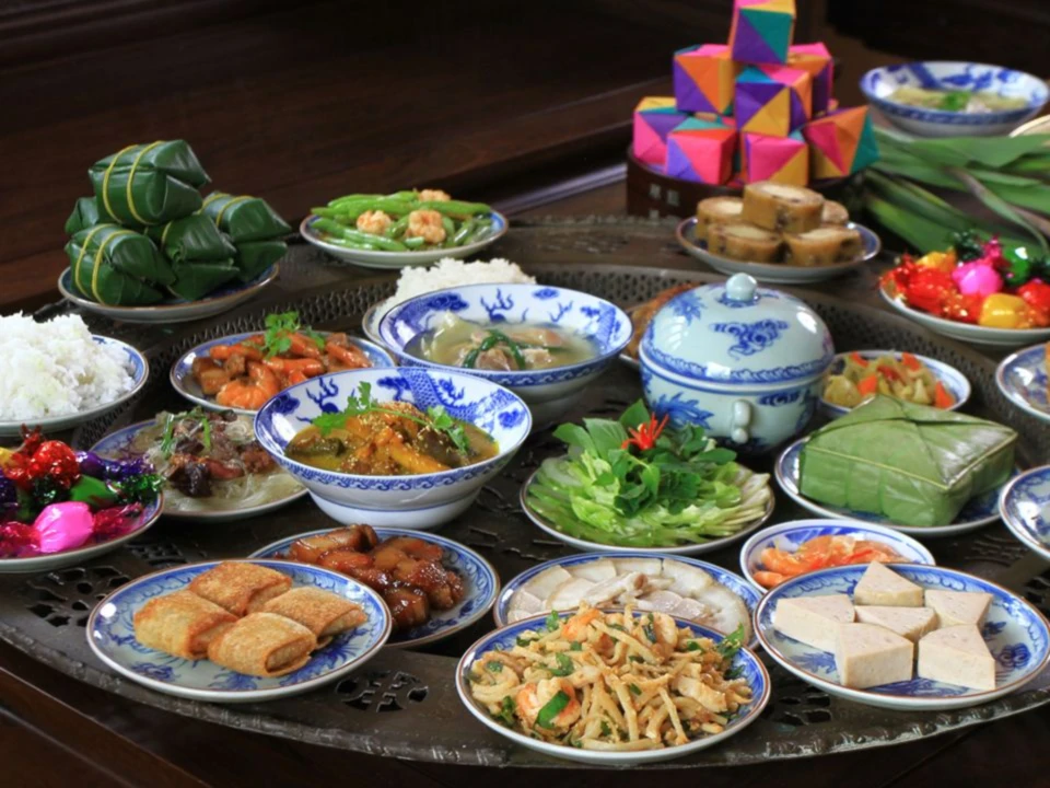 Cận cạnh các món ăn trong buổi cúng tất niên
