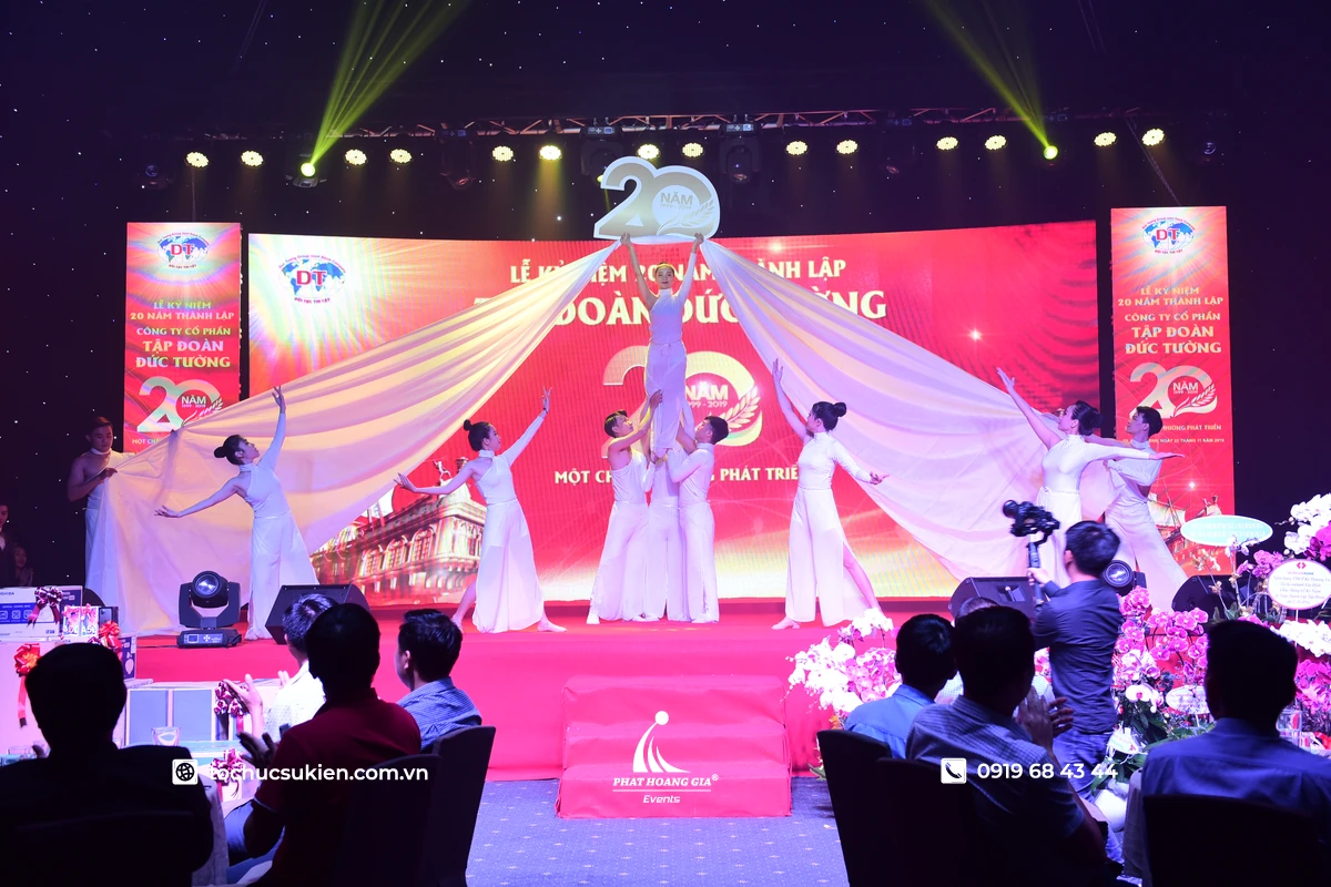 Tổ chức lễ kỷ niệm thành lập công ty chuyên nghiệp