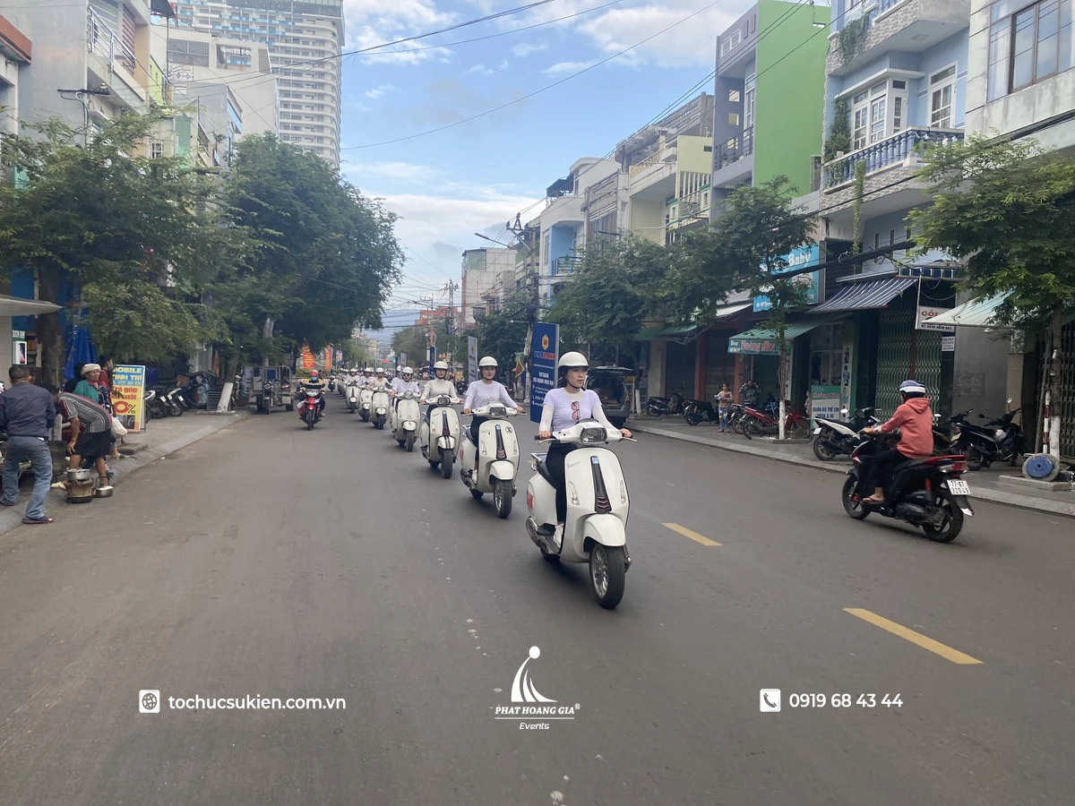 Phát Hoàn Gia tổ chức roadshow xe máy diễu hành trên đường phố TP.HCM 