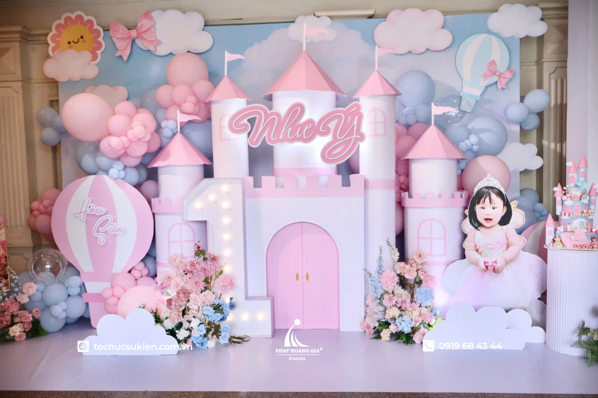 Ý tưởng tổ chức sinh nhật cho con gái với lâu đài cổ tích tông màu hồng xanh pastel dịu dàng và cực kỳ xinh xắn.