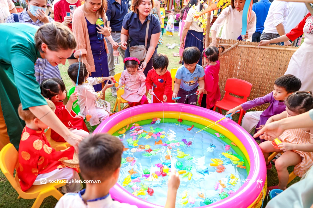 Hoạt động câu cá một trong những trò chơi nhỏ thú vị thu hút các bé tham gia
