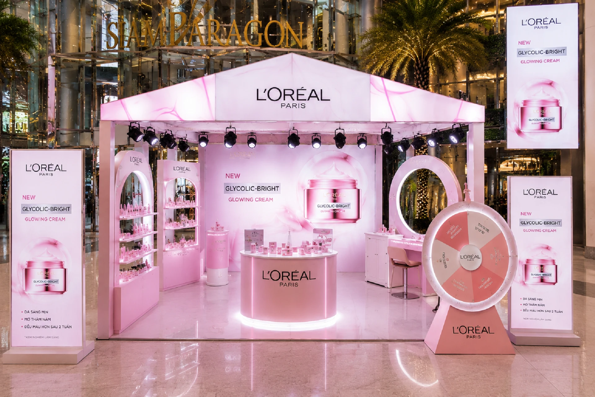 Brand activation ra mắt sản phẩm mỹ phẩm mới tại trung tâm thương mại với khu trải nghiệm và trưng bày sản phẩm