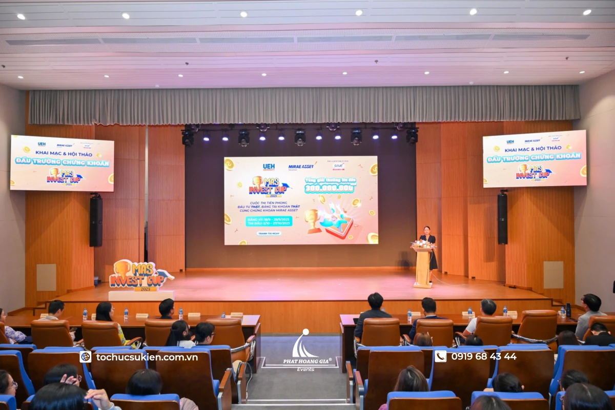Cho thuê tivi màn hình lớn hai bên sân khấu kết hợp màn hình LED trung tâm tại hội thảo đại học TP.HCM