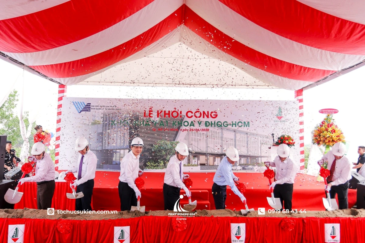 Lễ động thổ khởi công công trình với nghi thức xúc cát truyền thống