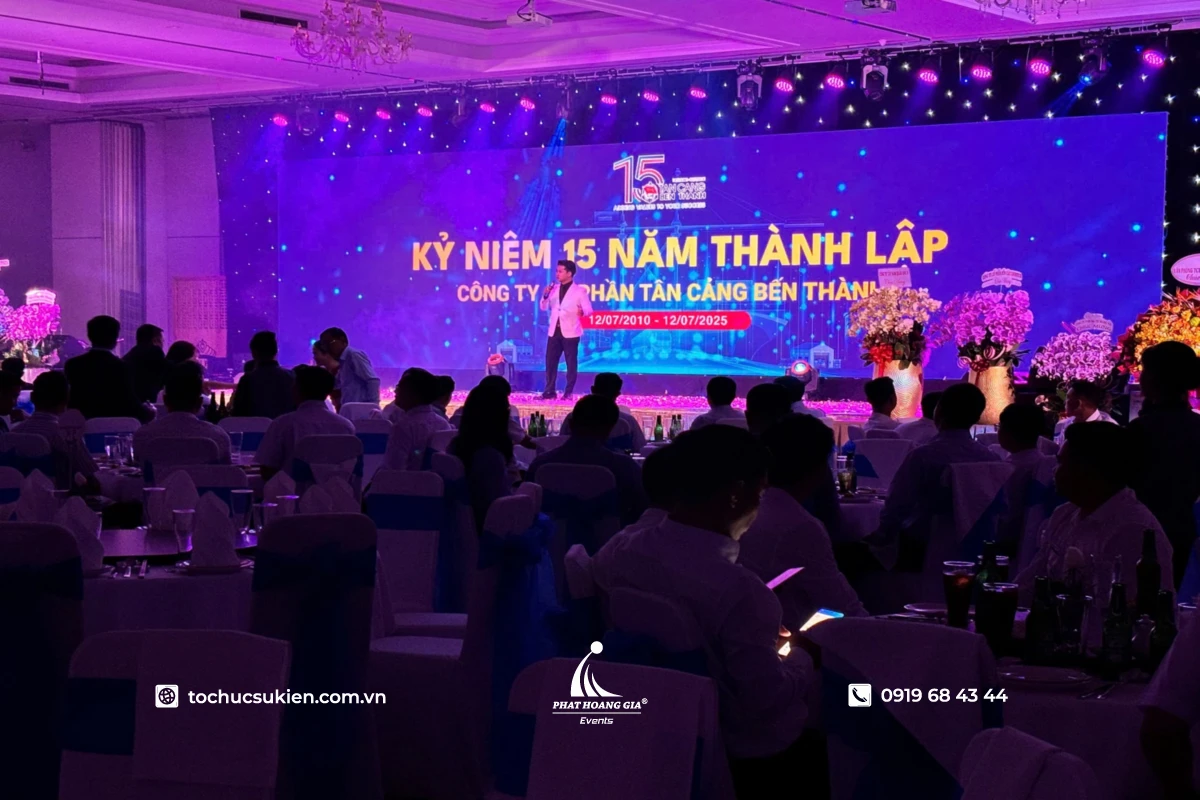 Liveshow kỷ niệm thành lập doanh nghiệp với MC, âm thanh ánh sáng và khách mời dưới sân khấu