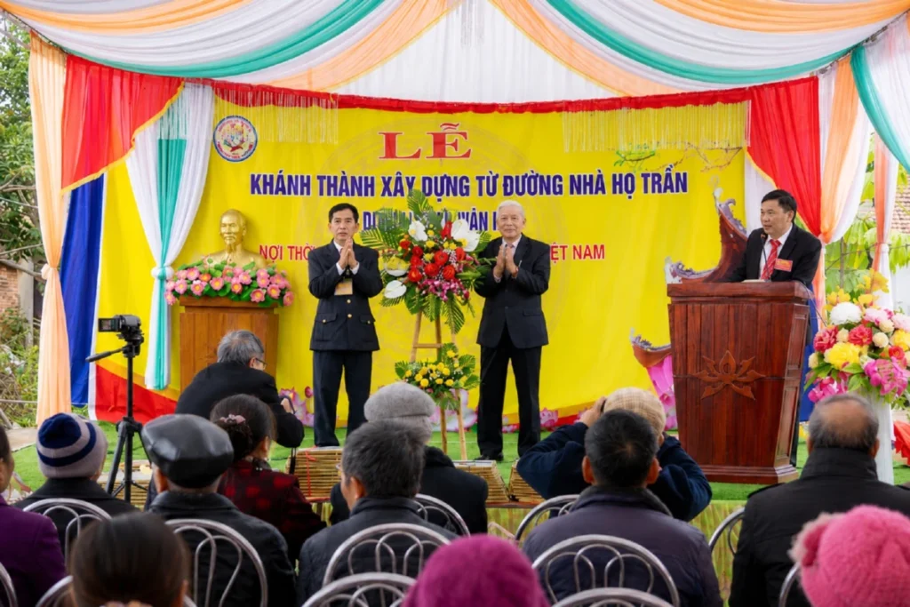 MC dẫn chương trình lễ khánh thành từ đường cùng phần phát biểu của đại diện dòng họ