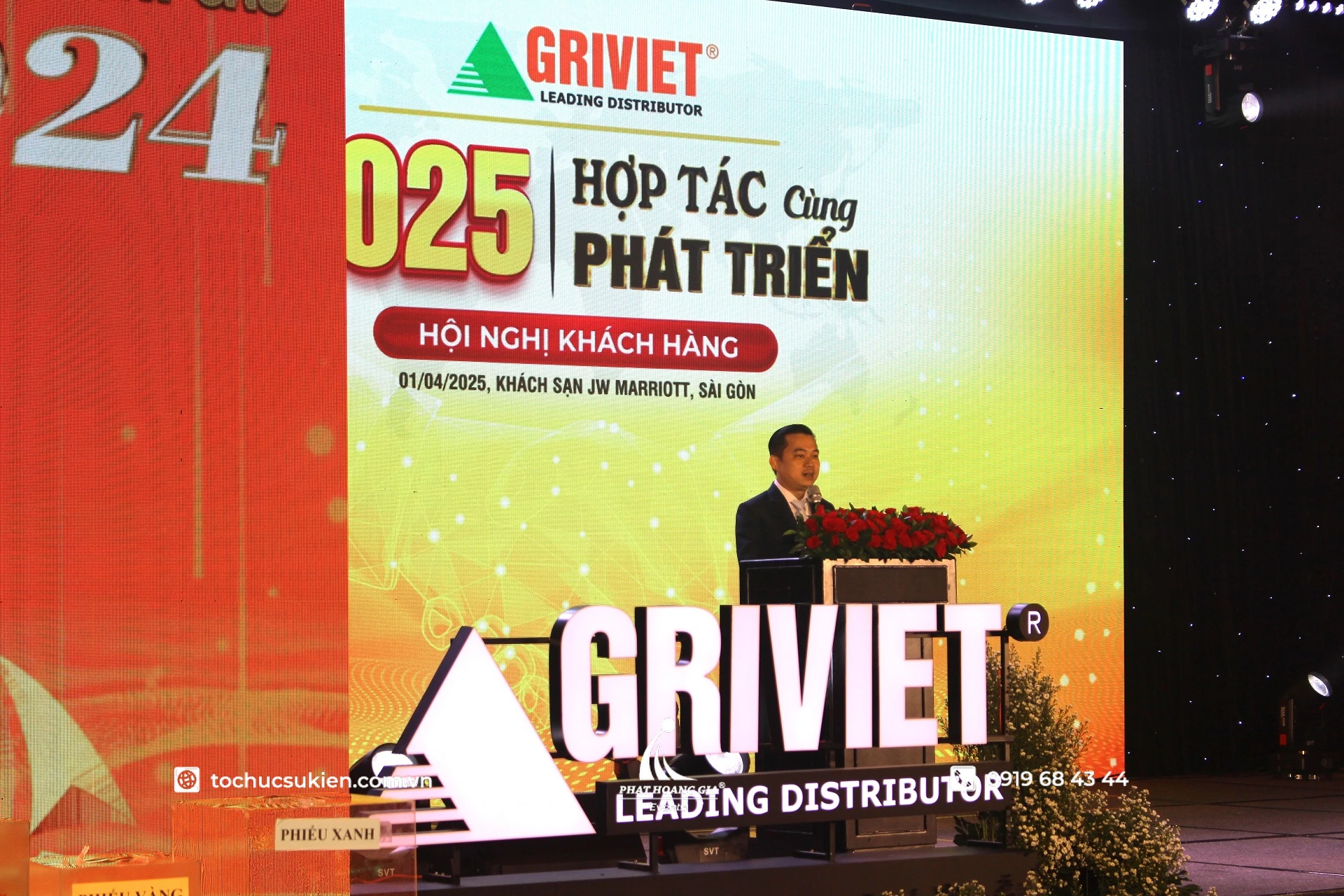 Đại diện doanh nghiệp phát biểu mở đầu chương trình hội nghị khách hàng