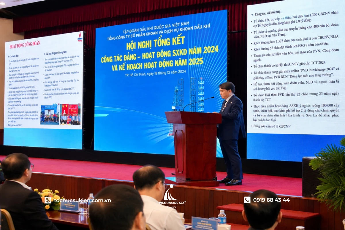 Đại diện doanh nghiệp trình bày mẫu bài phát biểu trong cuộc họp cuối năm