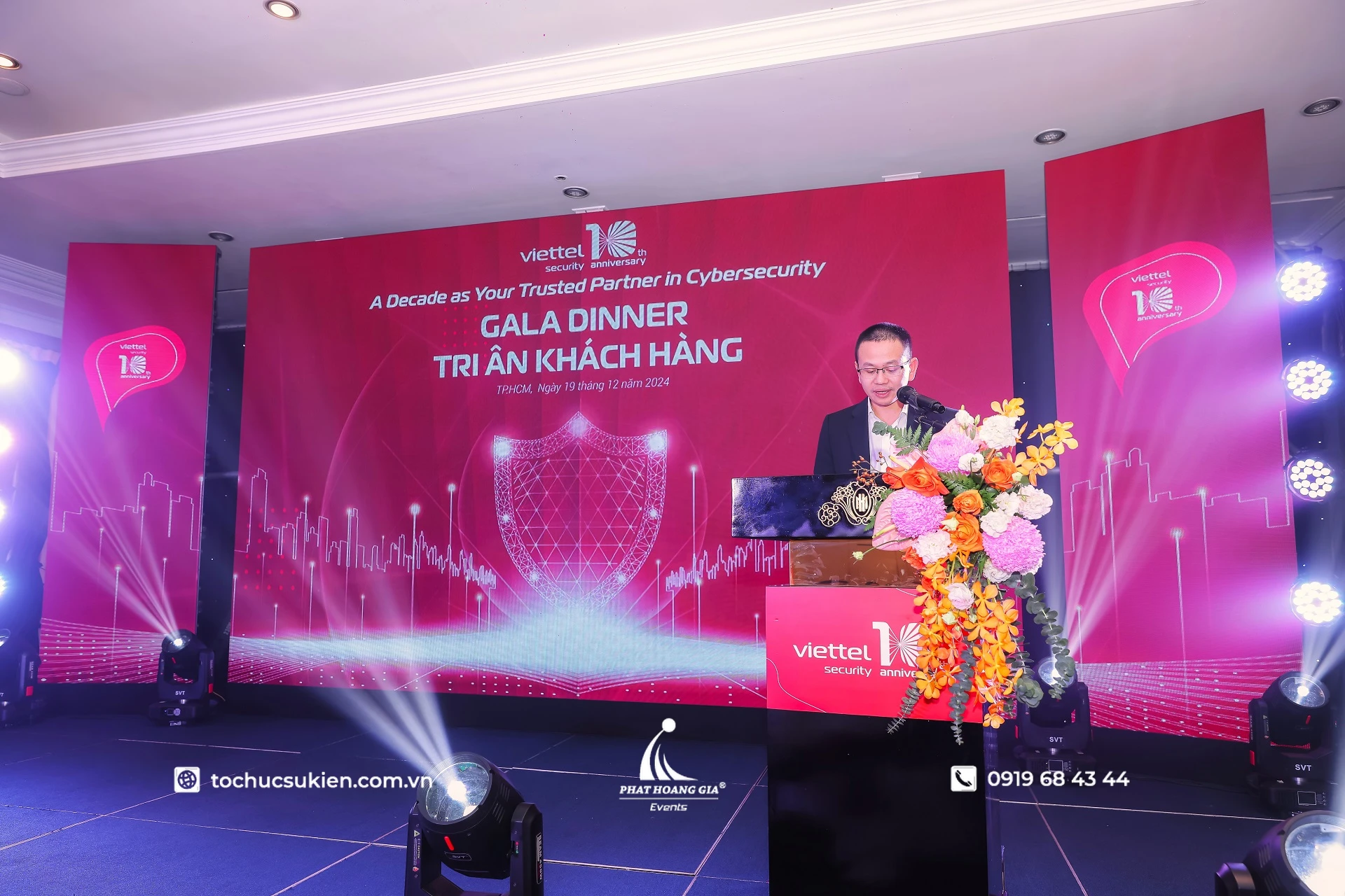 Đại diện doanh nghiệp phát biểu trong nội dung chương trình tri ân khách hàng tại hội nghị doanh nghiệp