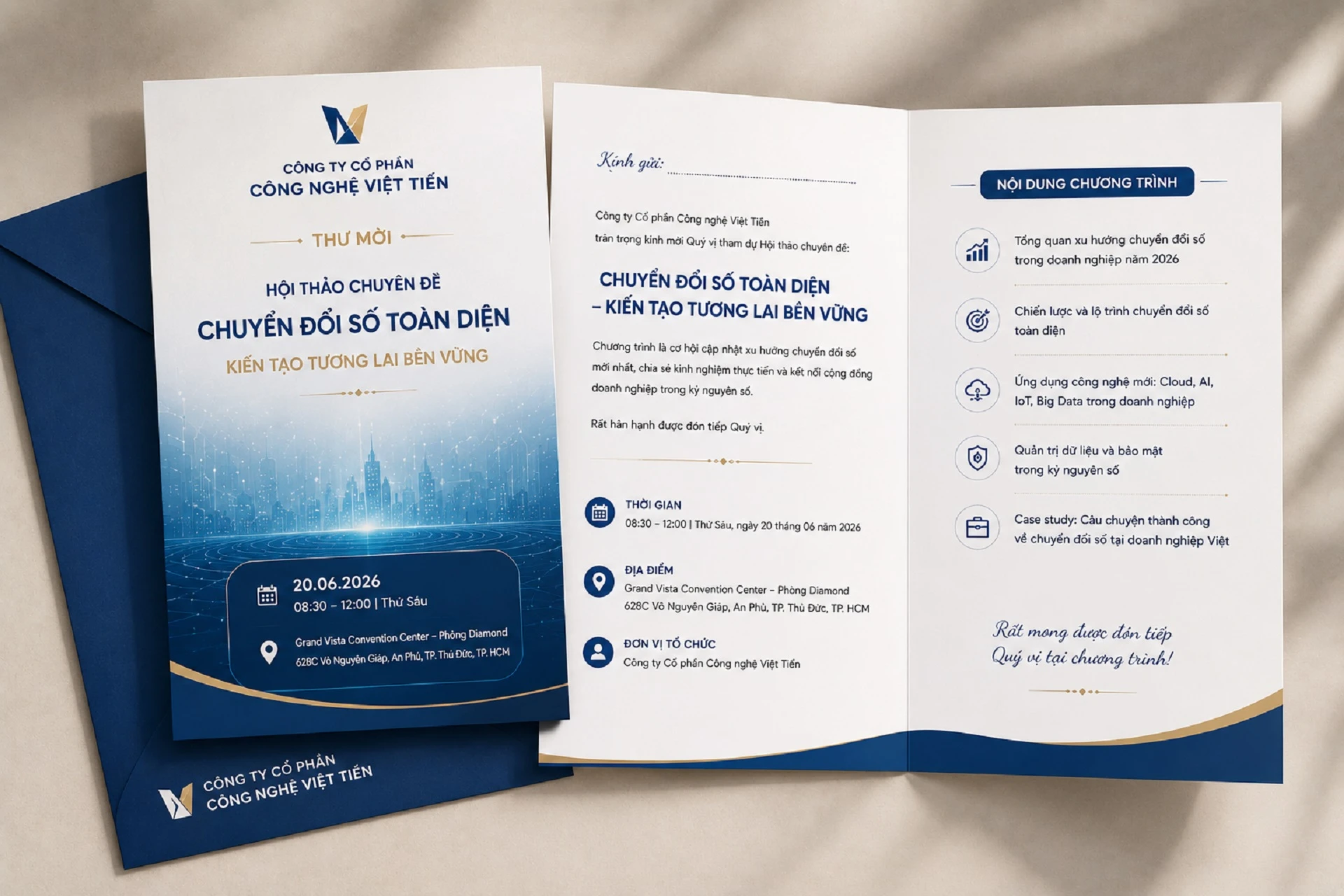 Thiệp mời hội thảo chuyên đề chuyển đổi số với thiết kế tông xanh trắng, trình bày nội dung chương trình và thông tin sự kiện rõ ràng