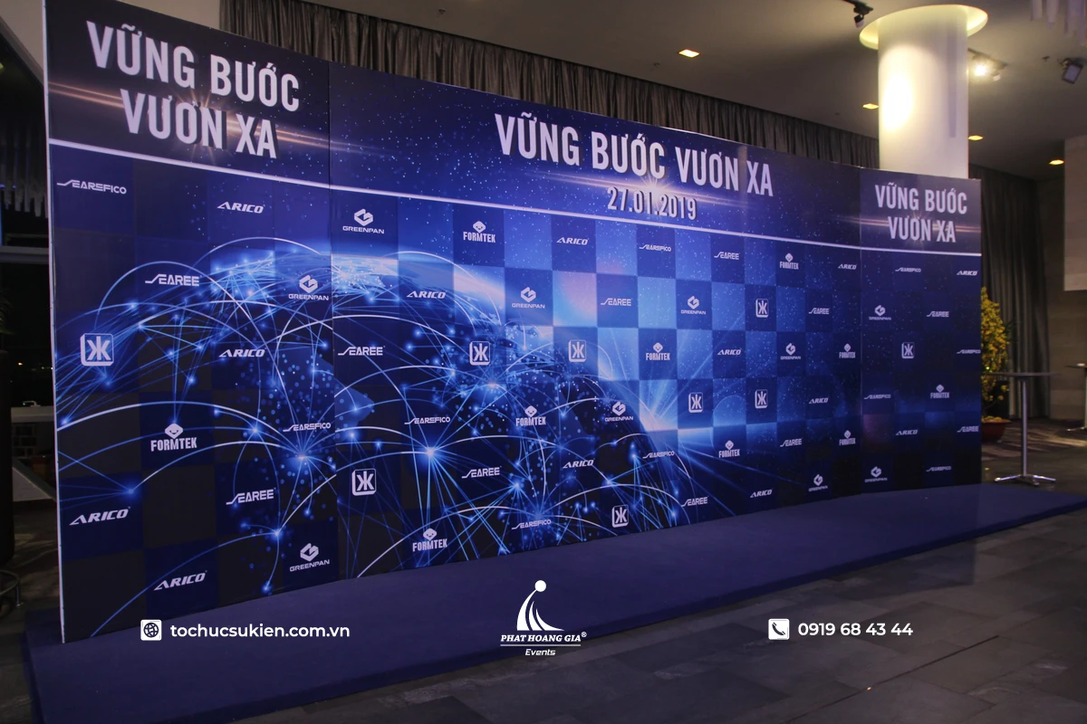 Backdrop Year End Party chuyên nghiệp cho tiệc tất niên doanh nghiệp