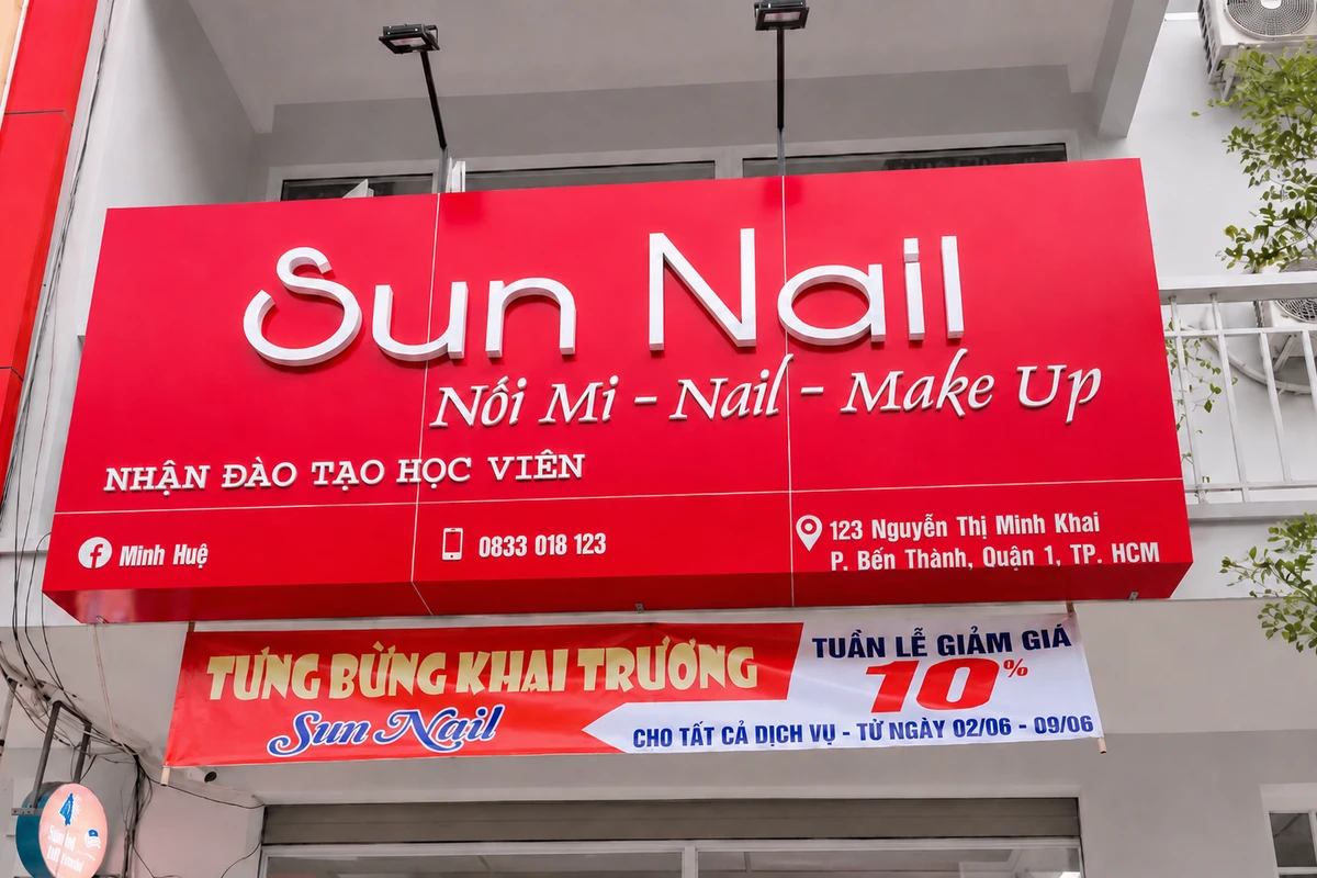 Băng rôn khai trương với tone màu đỏ ấn tượng thu hút khách hàng tại ngày khai trương 