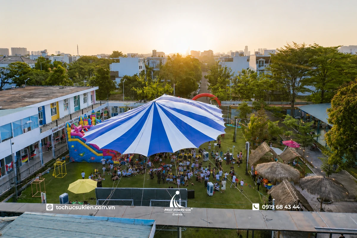 Bạt di động với khung tròn dù lớn (dù 2 đỉnh) được dùng tại các sự kiện ngoài trời