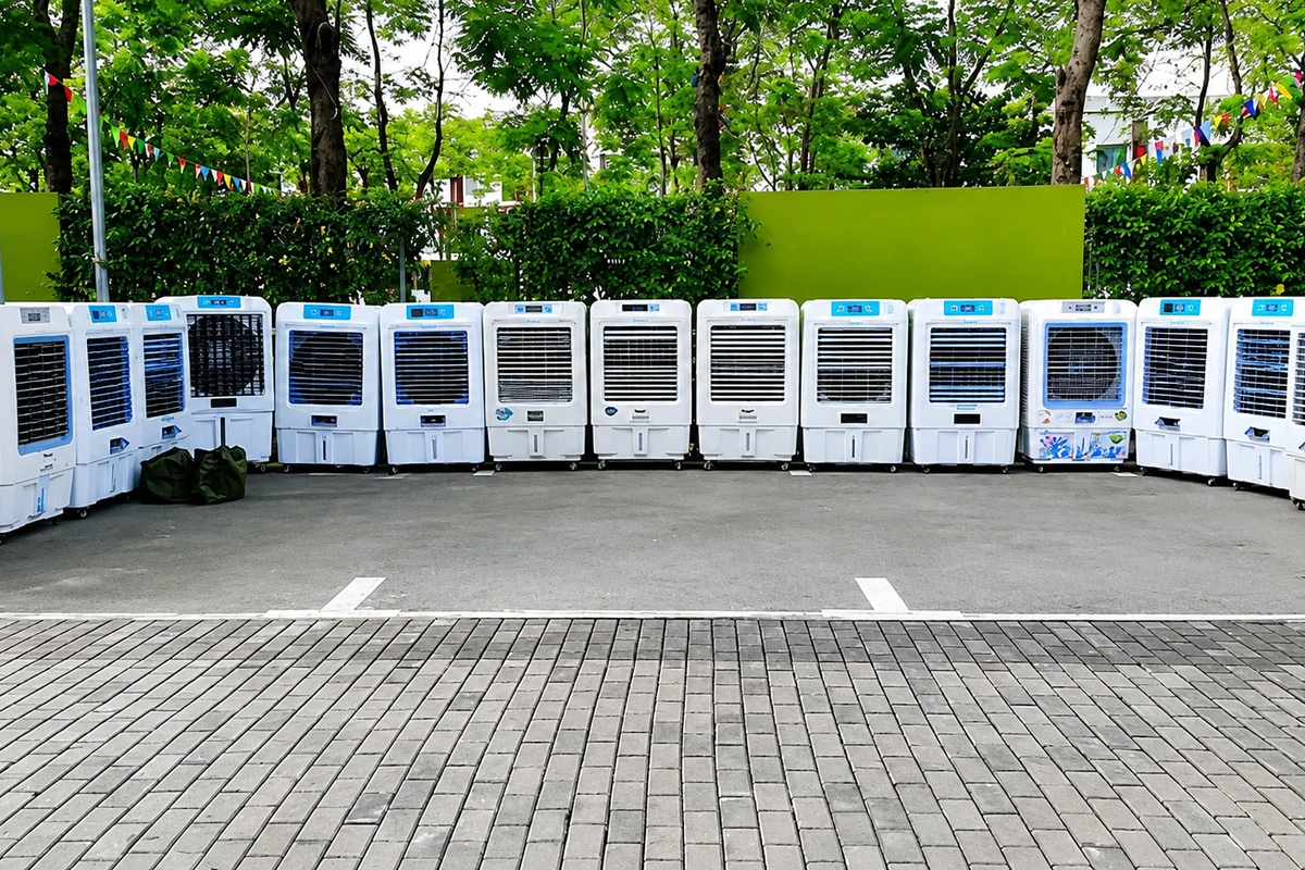 Nhiều quạt hơi nước được chuẩn bị để phục vụ cho sự kiện ngoài trời với quy mô lớn