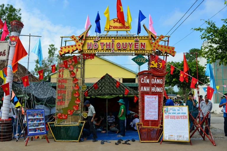 Cổng trại 26/3: 6 phong cách phổ biến và cách dựng chi tiết