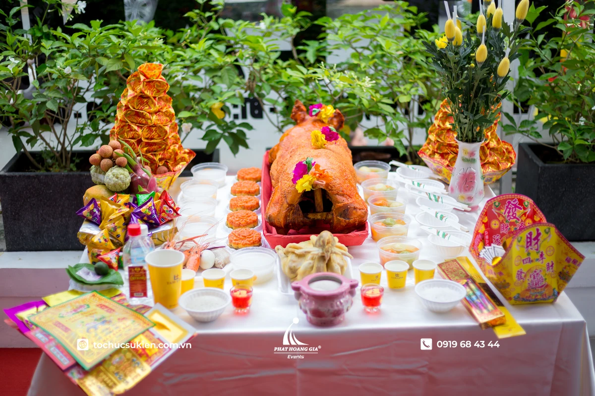Mâm cúng khai trương doanh nghiệp trong lễ khai trương cửa hàng tại TP.HCM