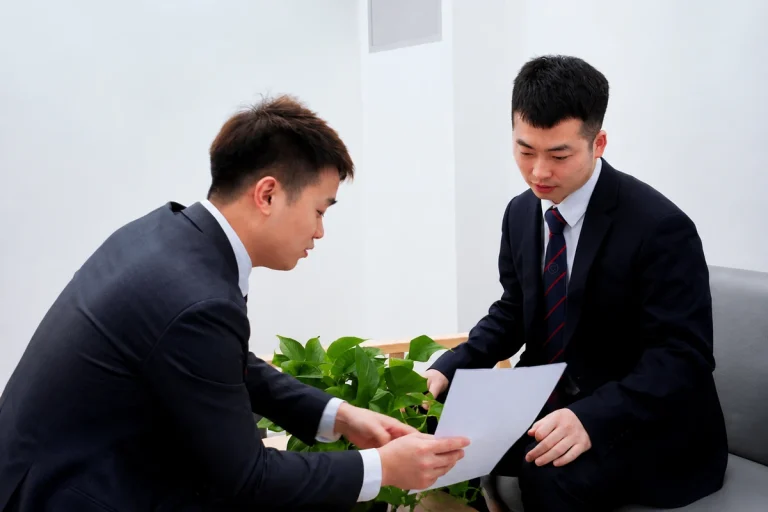 Hợp đồng đặt tiệc: chi tiết điều khoản và cách rà soát