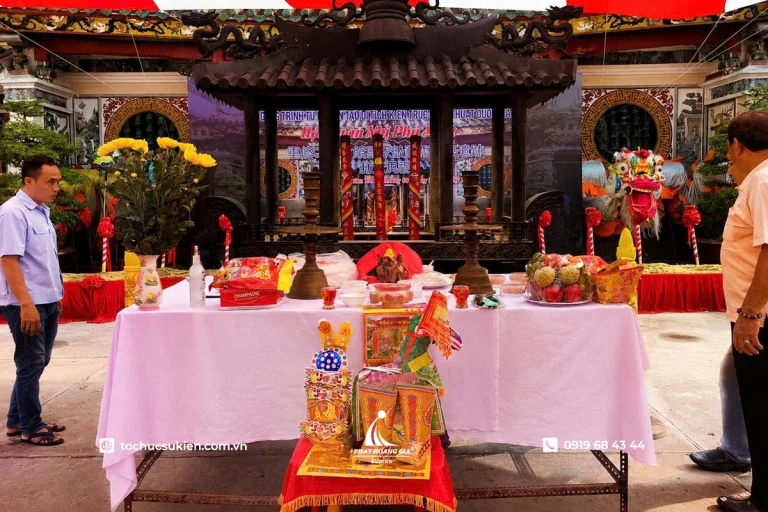 Hướng cúng động thổ theo năm sinh và phong thủy