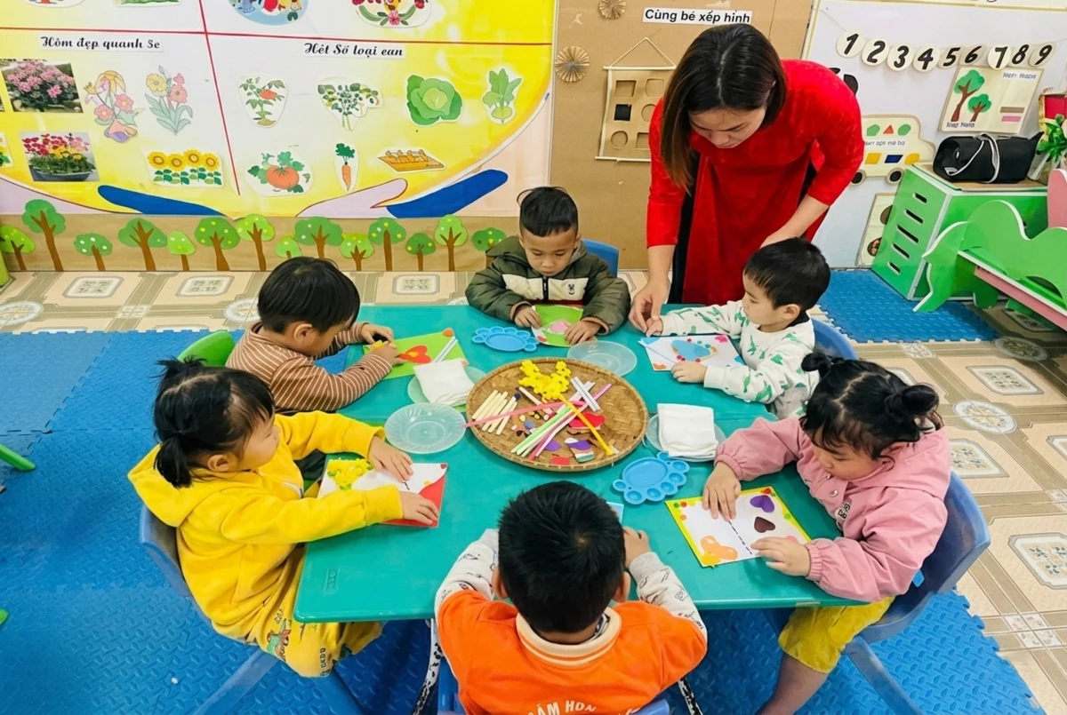 Kế hoạch tổ chức 8/3 tại trường mầm non với hoạt động tự tay làm thiệp thủ công tặng mẹ