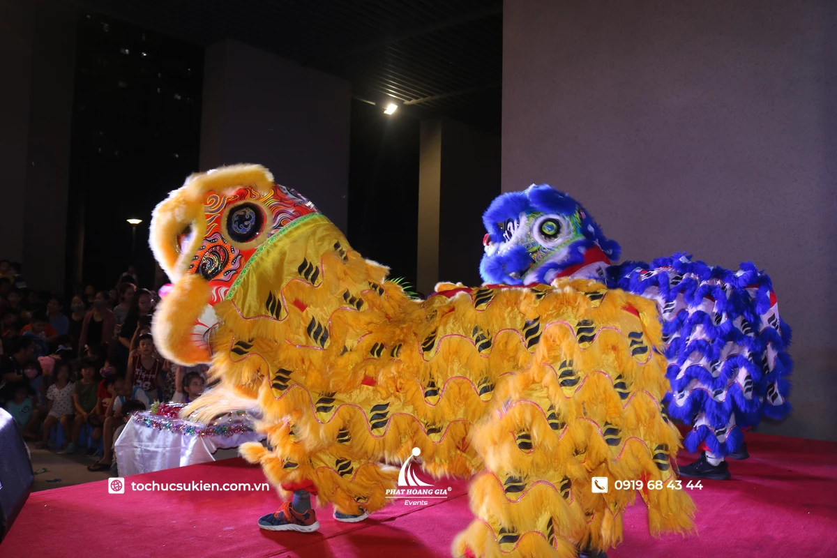 Tiết mục múa lân đặc sắc tại ngày hội trăng rằm, mang đến không khí sôi động và náo nhiệt cho chương trình Trung Thu