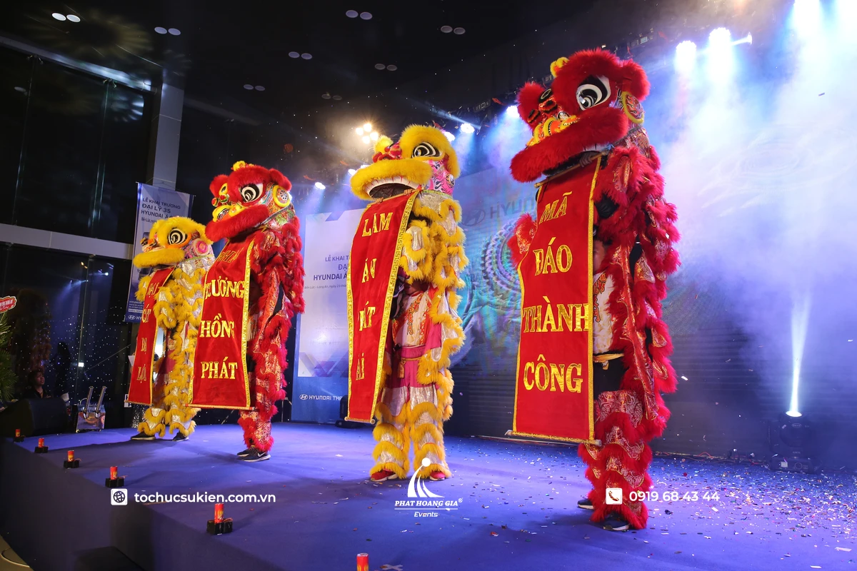 Phát Hoàng Gia cung cấp dịch vụ lân sư rồng trình diễn tại lễ khai trương chuyên nghiệp và ấn tượng