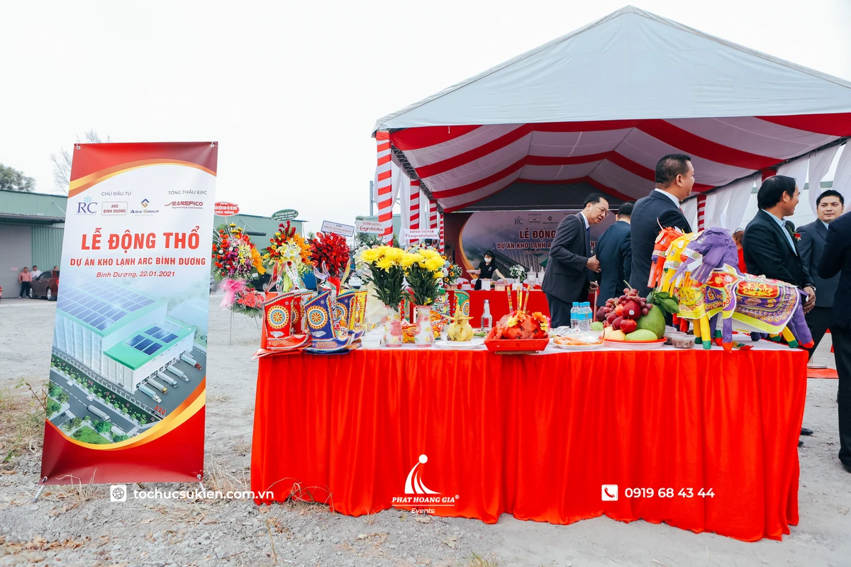 Phát Hoàng Gia chuẩn bị mâm cúng lễ khởi công động thổ và văn khấn - đây là hạng mục quan trọng cần chuẩn bị trước sự kiện khởi công động thổ