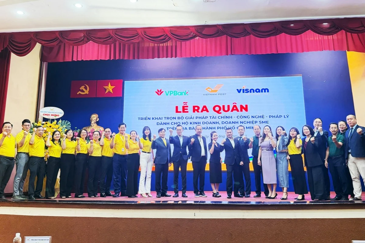 Lễ ra quân đầu năm của doanh nghiệp với sự tham gia đông đủ của tập thể cán bộ nhân viên, thể hiện tinh thần đoàn kết và quyết tâm hoàn thành mục tiêu năm mới