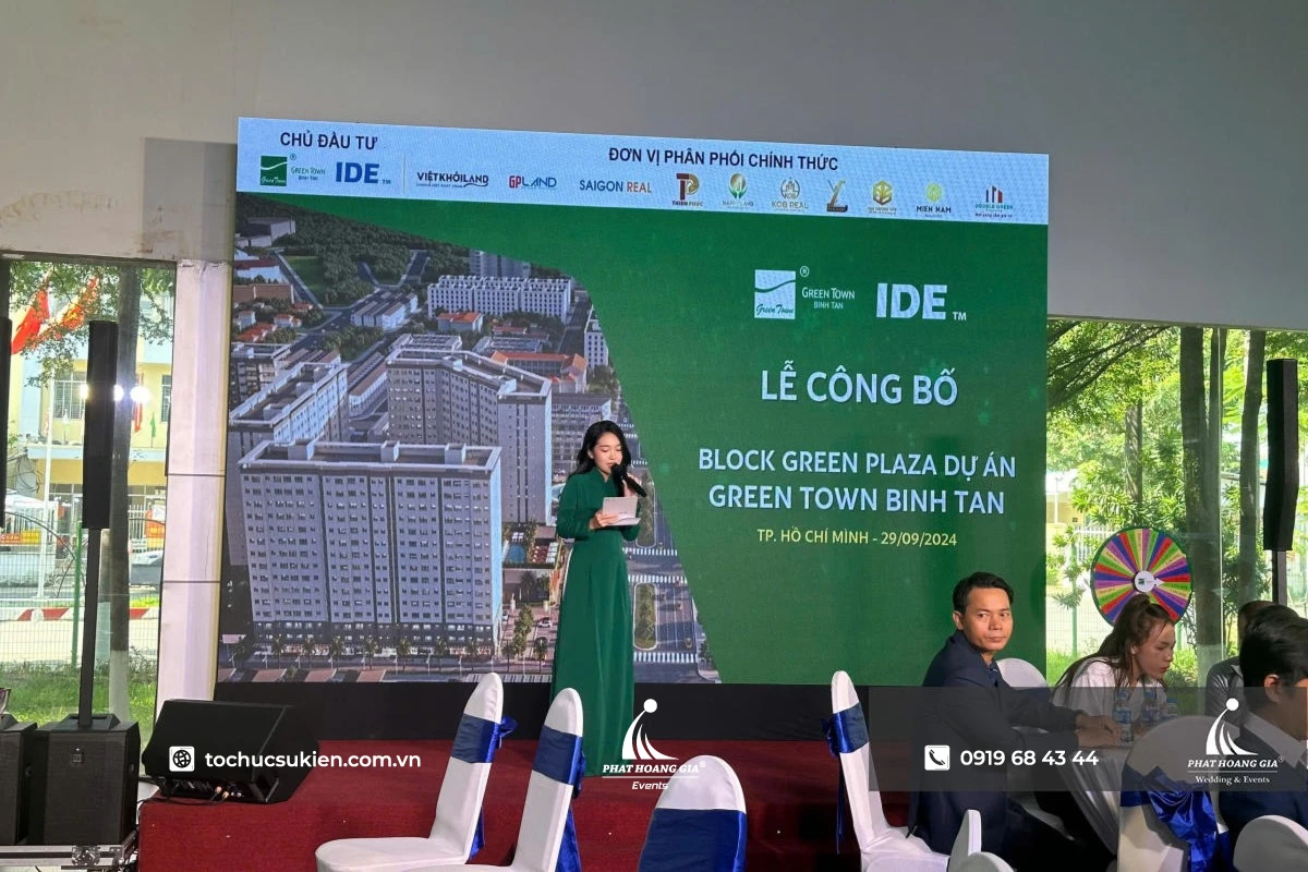 Nữ mc dẫn chương trình chuyên nghiệp tại lễ công bố dự án Green Town Bình Tân