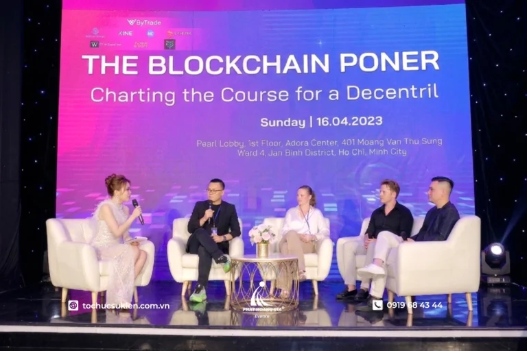 MC tiếng Anh là gì? Phân biệt MC, host, emcee và tiêu chí lựa chọn