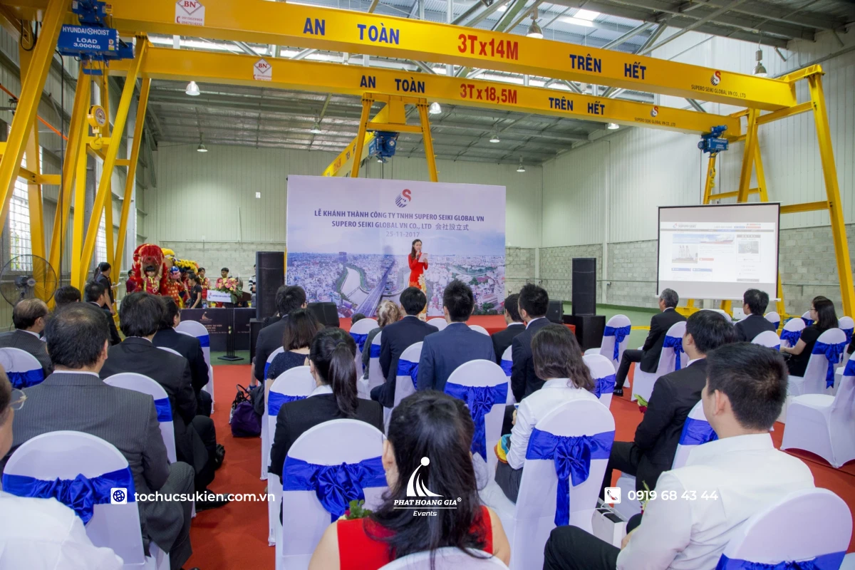 MC song ngữ dẫn chương trình trong lễ khai trương khánh thành doanh nghiệp