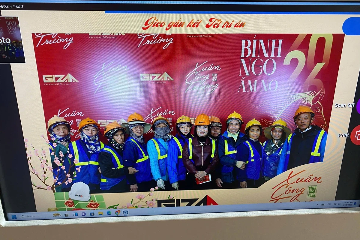 Ảnh chụp của khách tham dự được hiển thị trên giao diện photobooth để kiểm tra trước khi in ảnh lưu niệm hoặc chia sẻ trực tuyến tại sự kiện tất niên và tri ân cuối năm