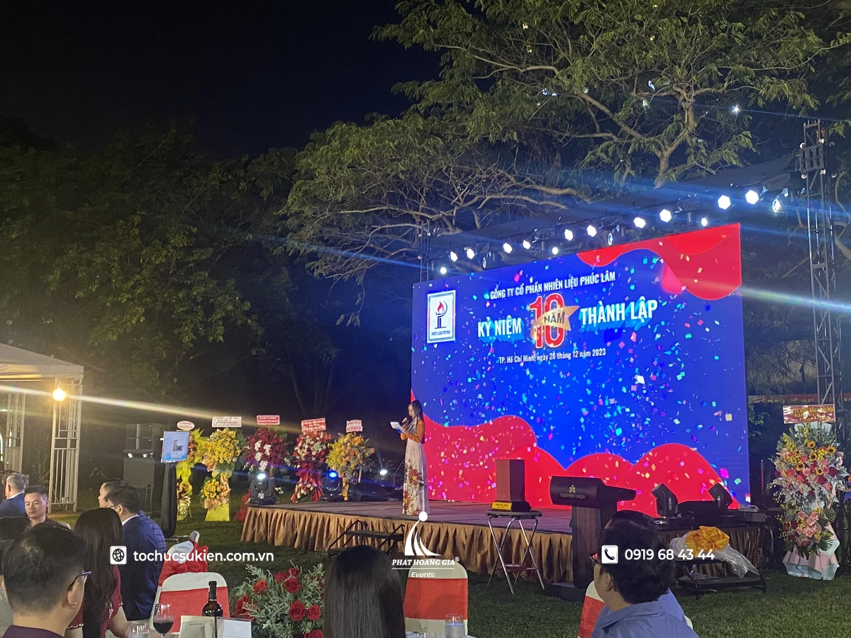 Sàn sân khấu kích thước vừa phù hợp cho các chương trình hội nghị, hội thảo và lễ khai trương
