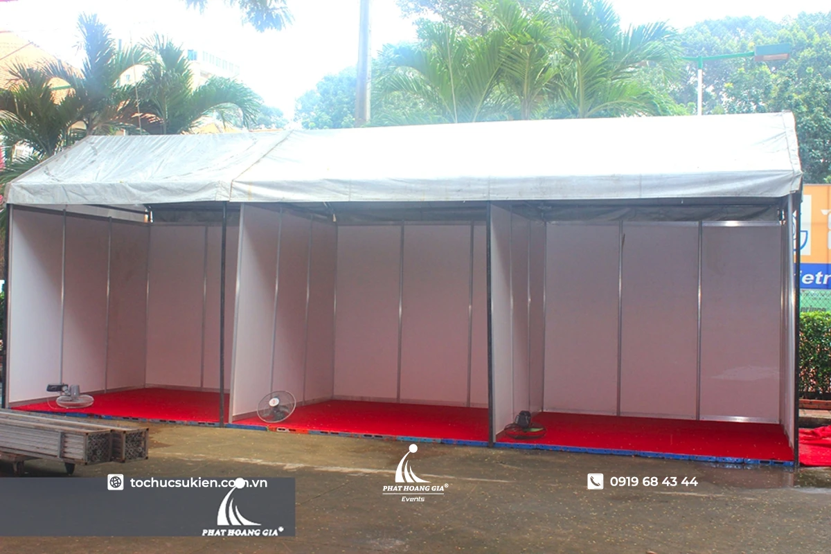 Thi công setup gian hàng triển lãm ngoài trời trước khai mạc