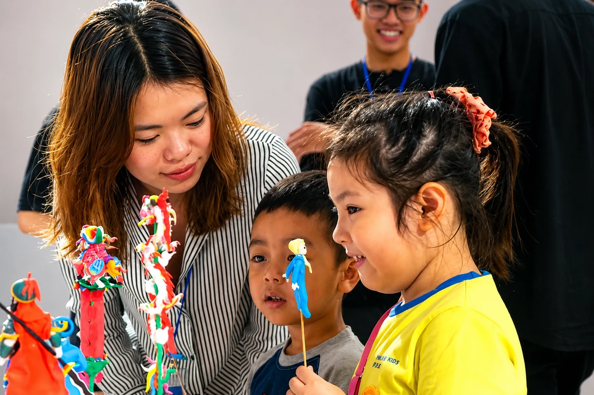Dịch vụ thuê nghệ nhân tò he tại các sự kiện thiếu nhi với hoạt động nặn tò he truyền thống đầy màu sắc và thu hút các em nhỏ tham gia trải nghiệm