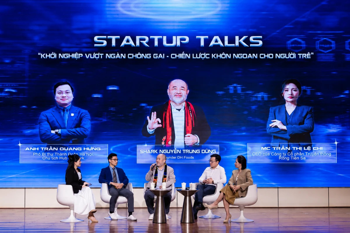 Quang cảnh buổi tọa đàm Startup Talks với sự tham gia của các chuyên gia và ban cố vấn khởi nghiệp.
