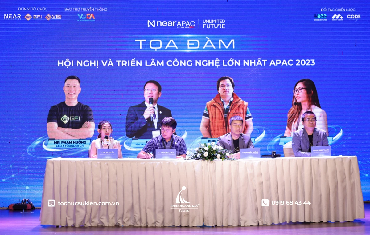 Tìm hiểu tọa đàm là gì qua chương trình hội nghị và triển lãm công nghệ