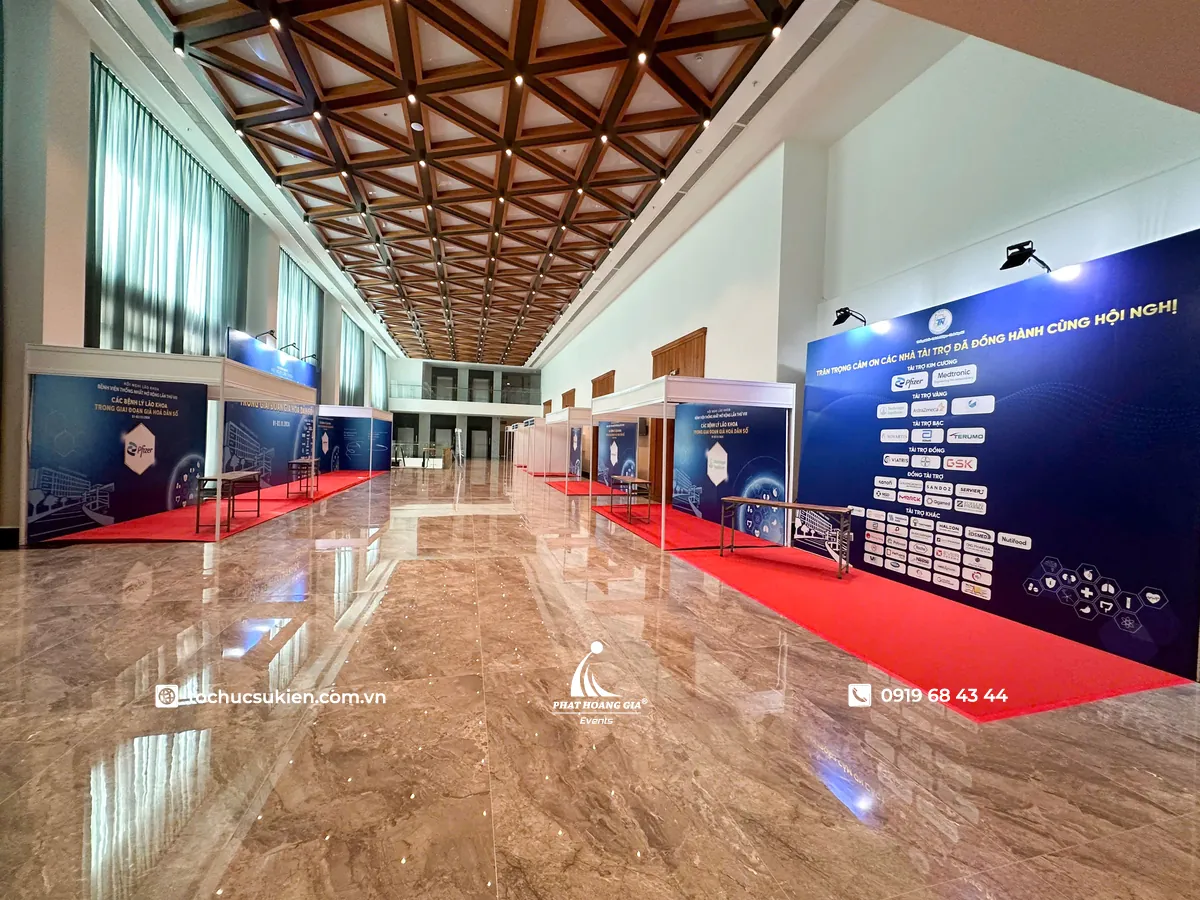 Backdrop vinh danh nhà tài trợ tại hội nghị